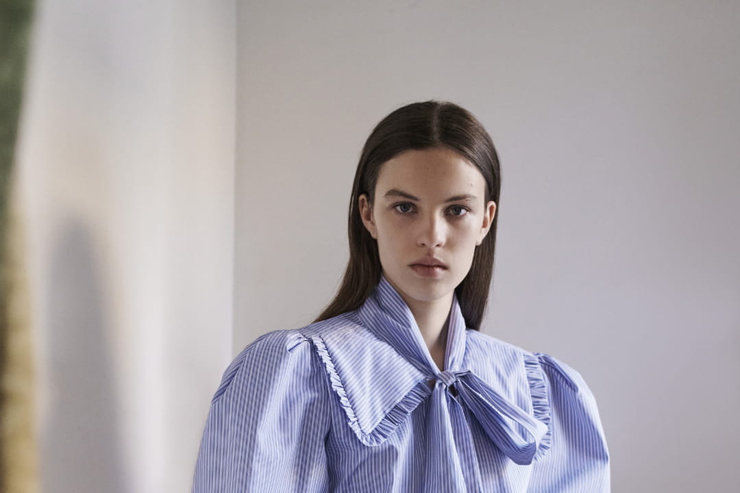 Blouse 100% Soie Sandro – Taille 36, Couleur écru, Occasion Très Bon état – Élégante Et Basique
