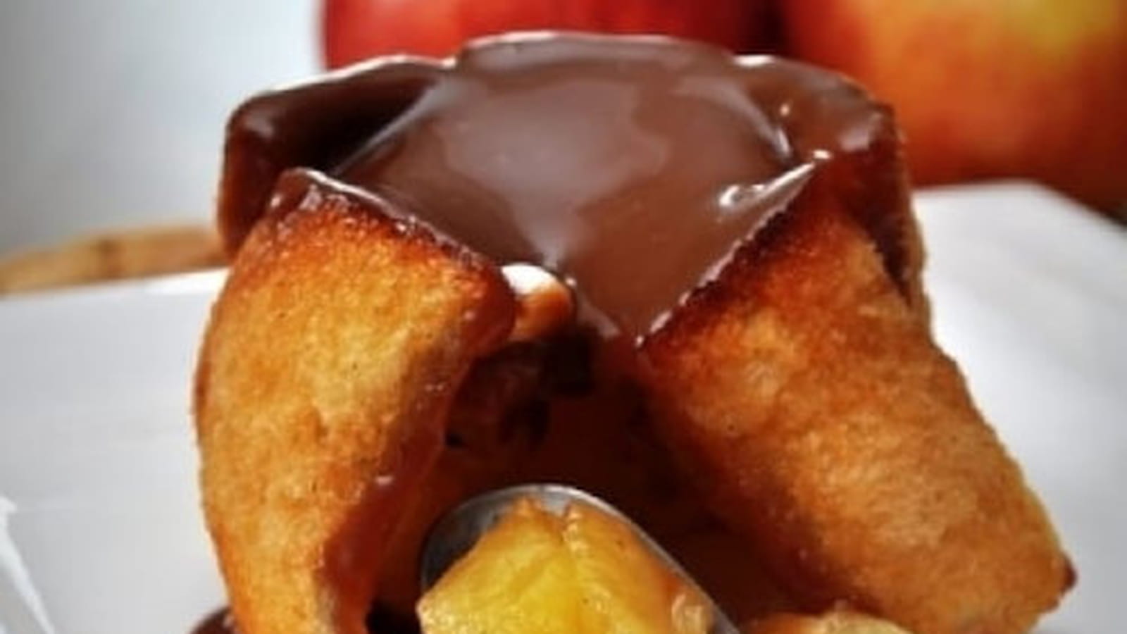 Charlotte rustique aux pommes et sa sauce carambar