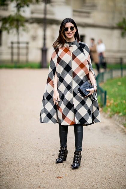 Street style &agrave; Paris : le tartan XXL