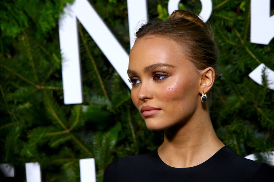 Le chignon discret de Lily-Rose Depp