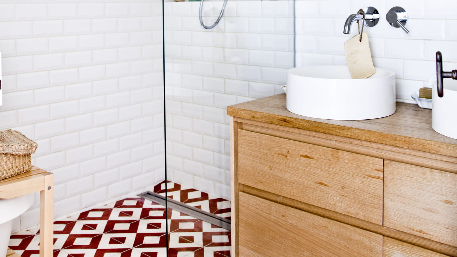 Carrelage métro blanc côté douche 