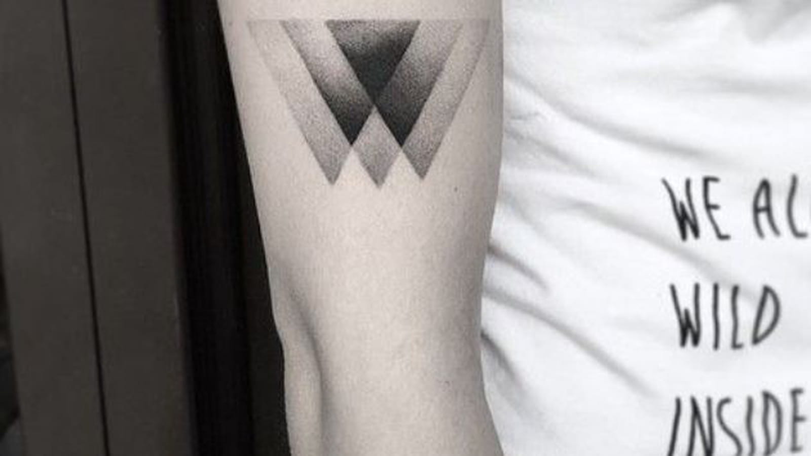 Triangles flous sur le bras