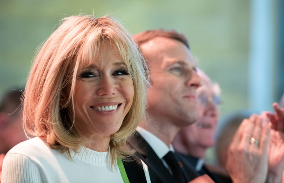 Brigitte Macron, inoubliable avec son sourire &agrave; tomber