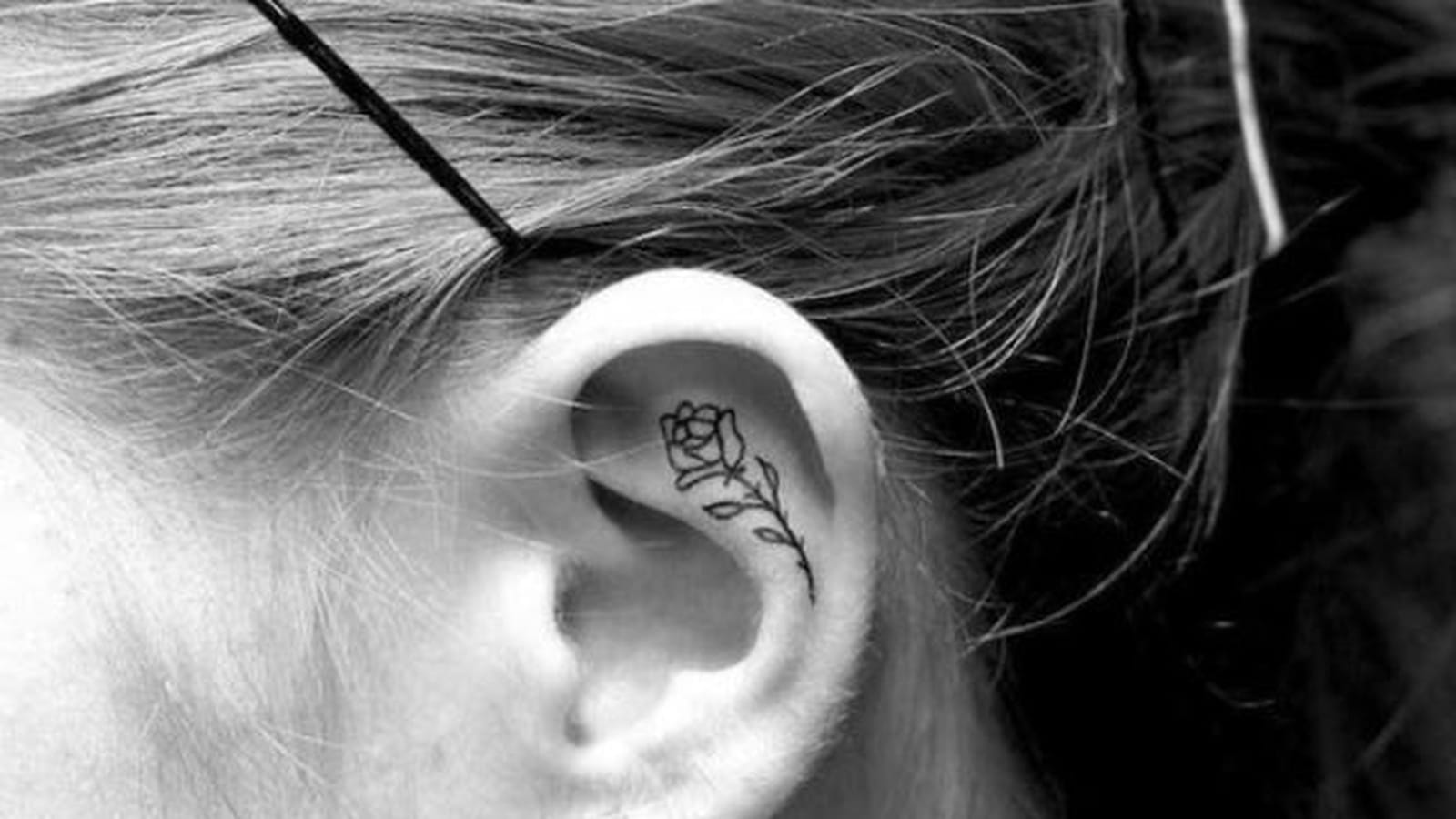 Rose dans l'oreille