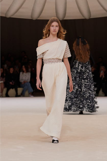 Look 43&nbsp;du d&eacute;fil&eacute; Chanel haute couture printemps-&eacute;t&eacute; 2024