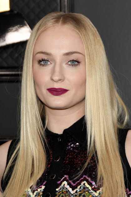 Sophie Turner et sa bouche lie-de-vin