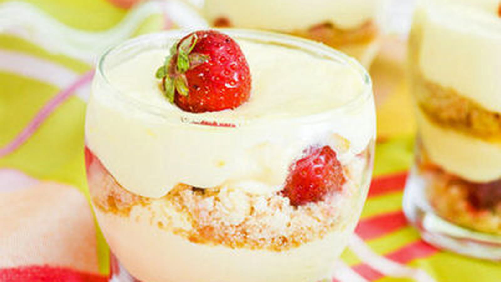 Verrines fraises, mascarpone, palets breton