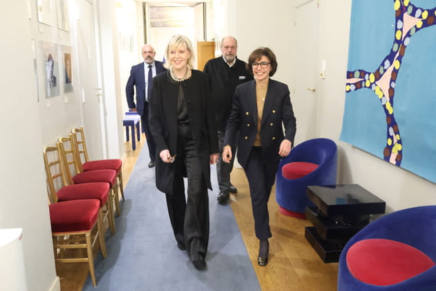 Chantal Ladesou dans les bureaux du minist&egrave;re de la Culture, avec Rachida Dati