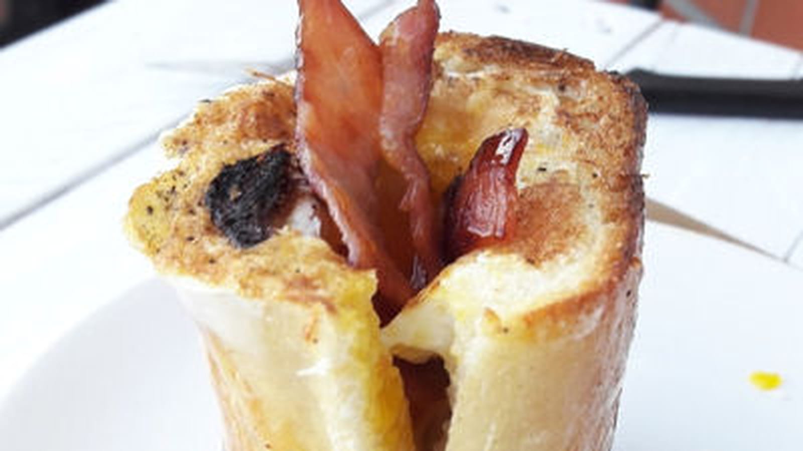 Oeufs–Bacon en baguette