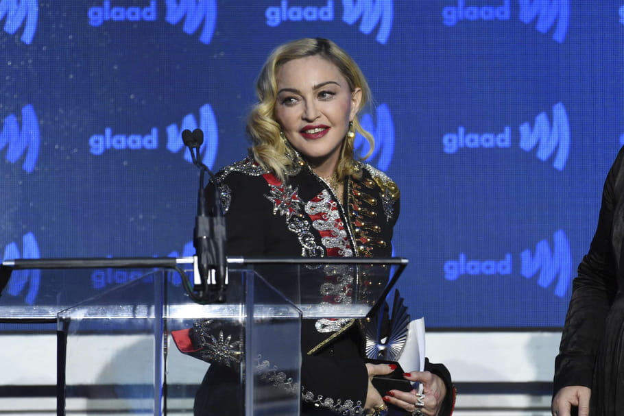 Madonna a craqué pour les cheveux roses