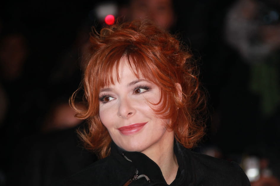 Les l&egrave;vres subtilement gloss&eacute;es de Myl&egrave;ne Farmer