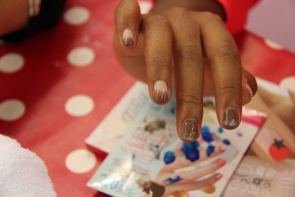 Nail art tie and dye