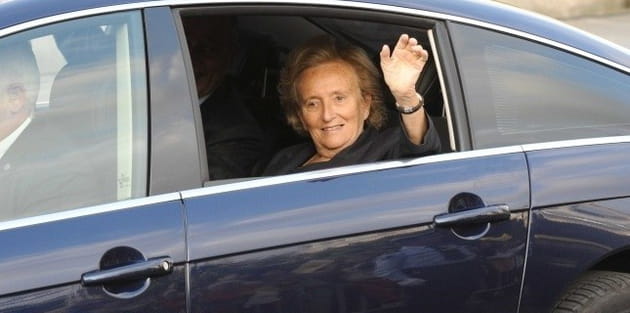 3975984 la voiture de bernadette chirac percute un chevreuil