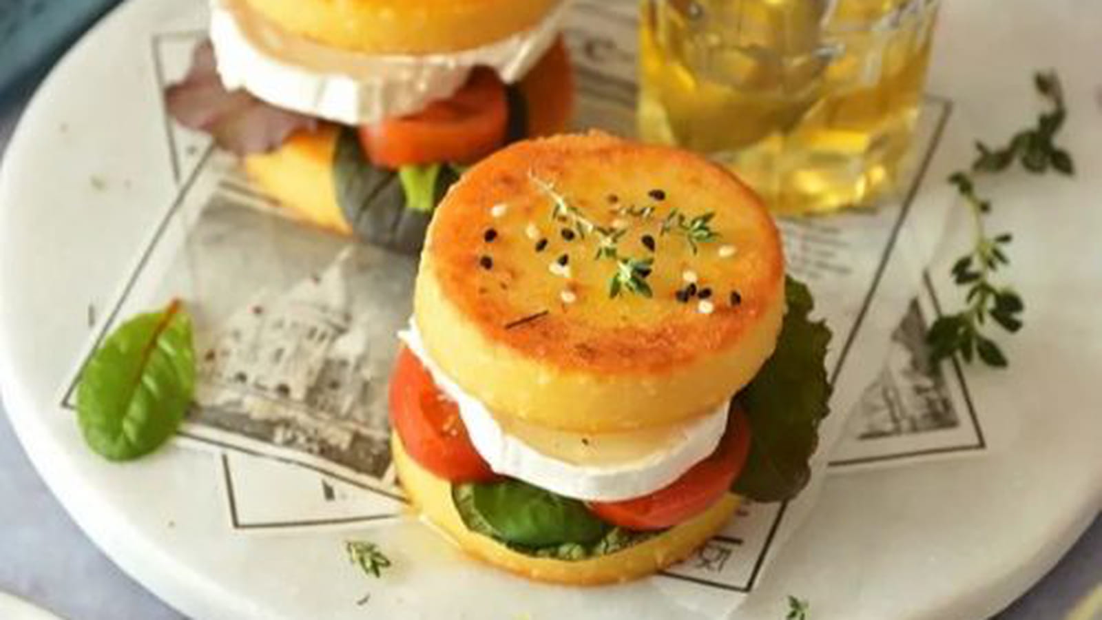 Burgers de polenta chèvre, miel et thym