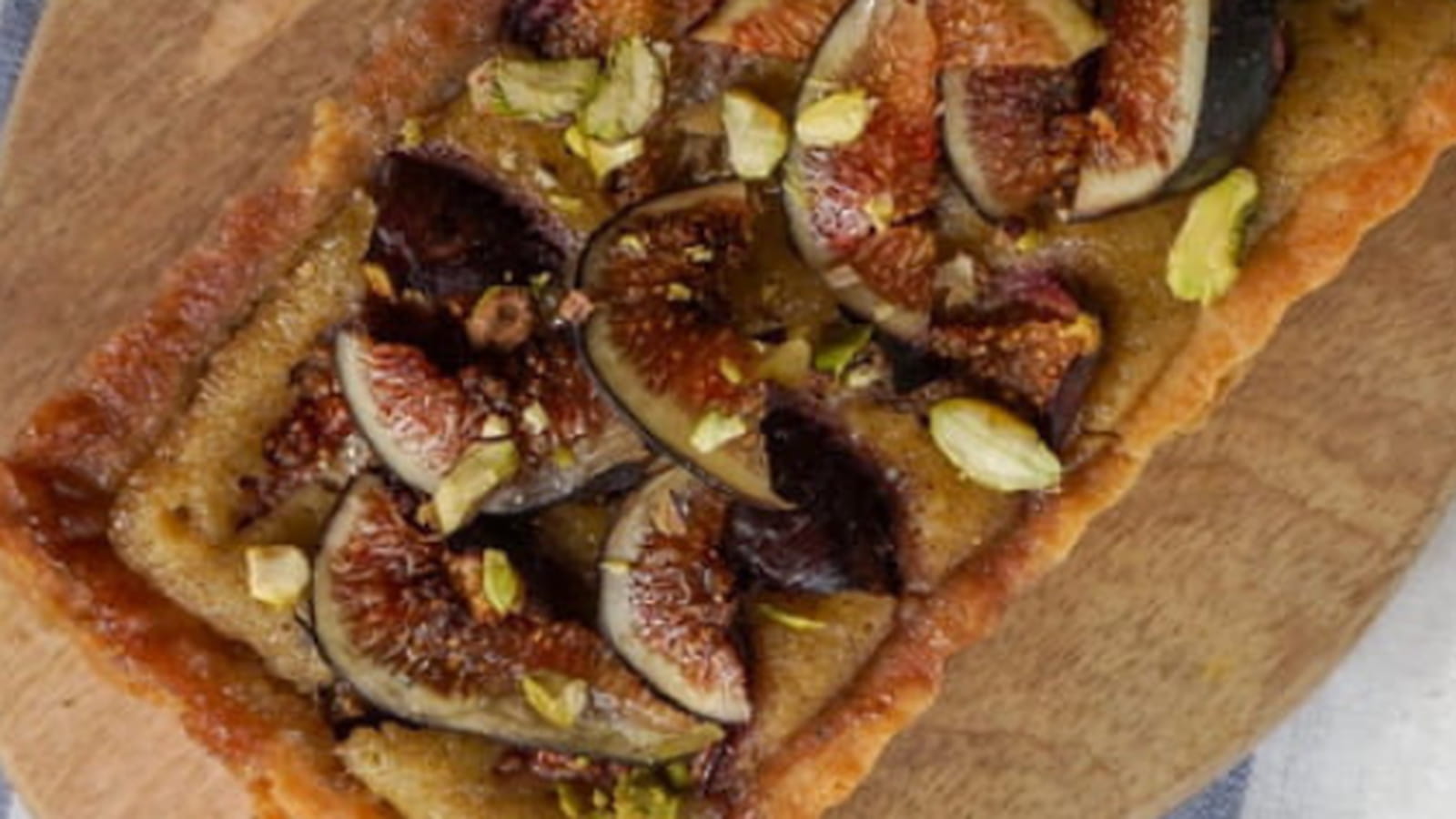 Tarte gourmande aux figues et aux pistaches