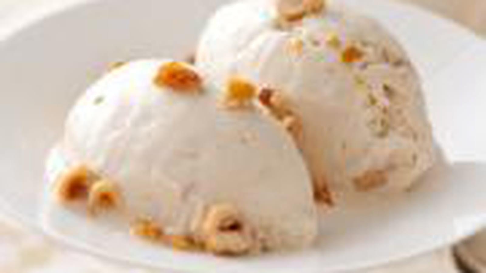 Crème au nougat, amandes et noix de macadamia