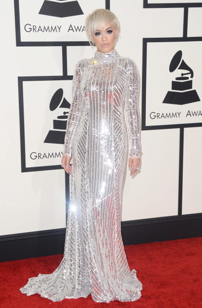 Rita Ora, étincelante en Prada