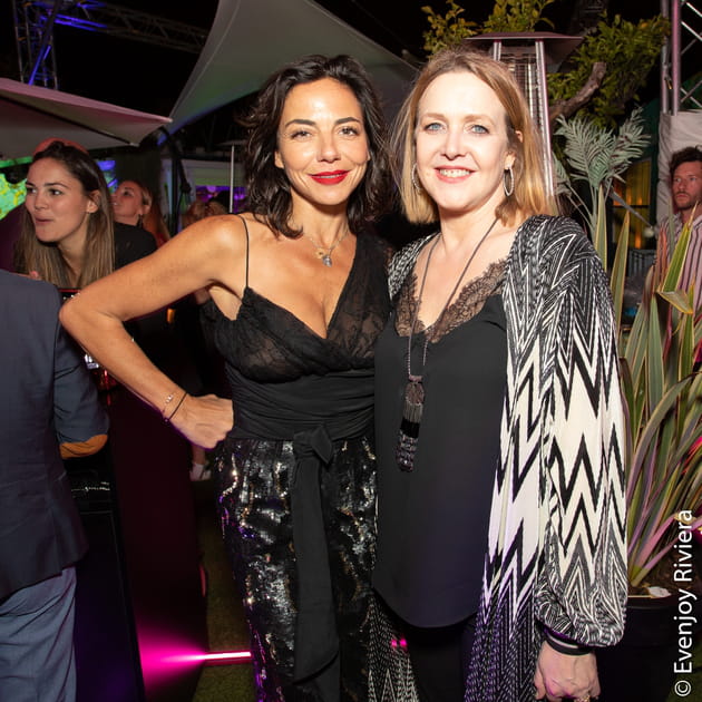 Sandra Sisley pose avec Agn&egrave;s Soral le 22&nbsp;mai