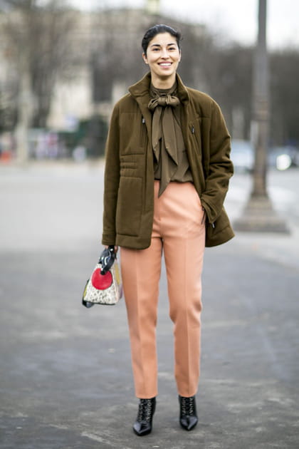 Street style à Paris : la lavallière pas kitsch
