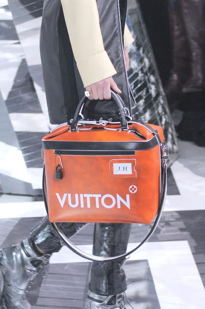 Le sac malette vanity du d&eacute;fil&eacute; Louis Vuitton