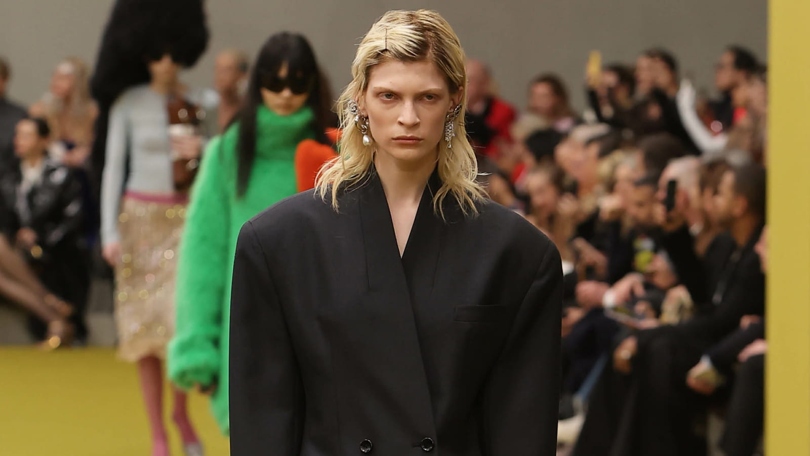 Look 19