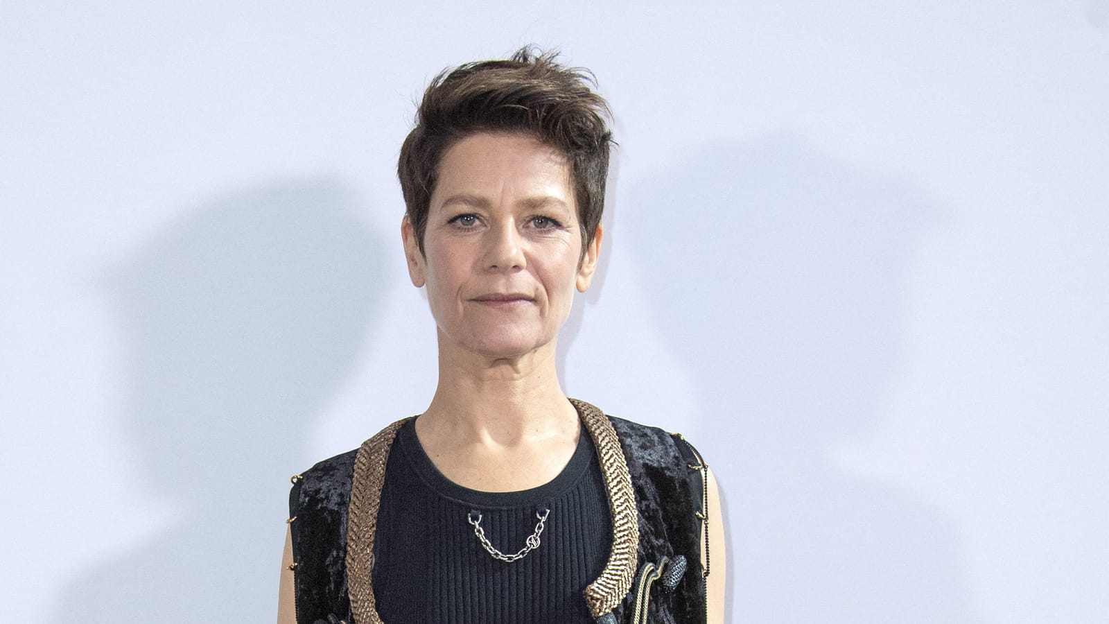 Marina Foïs, avec sa coupe courte brune