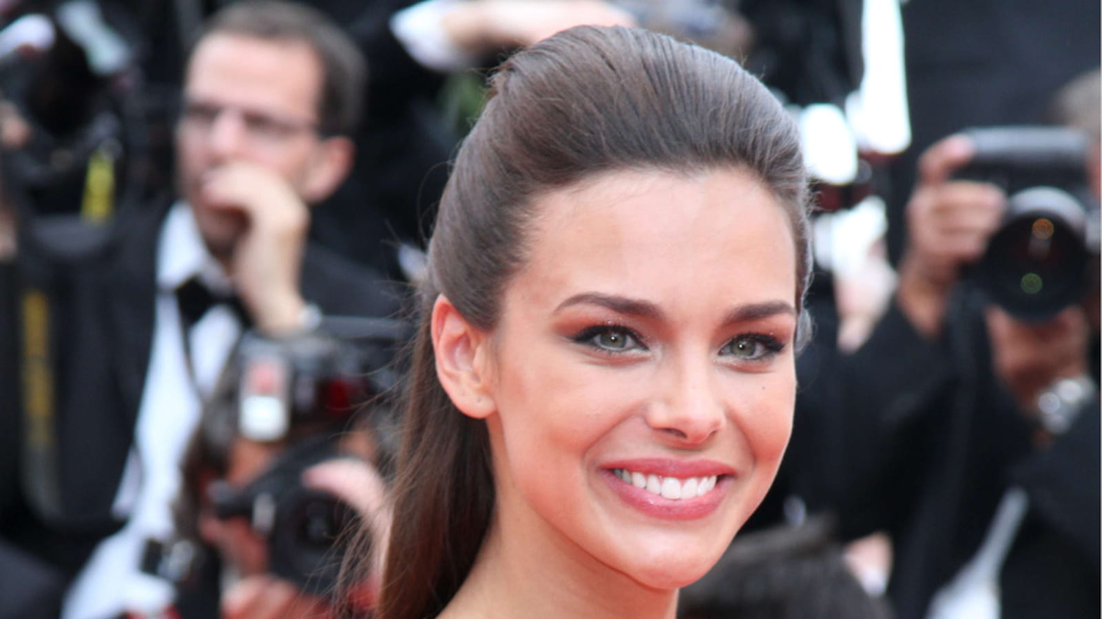 Coiffure bombée