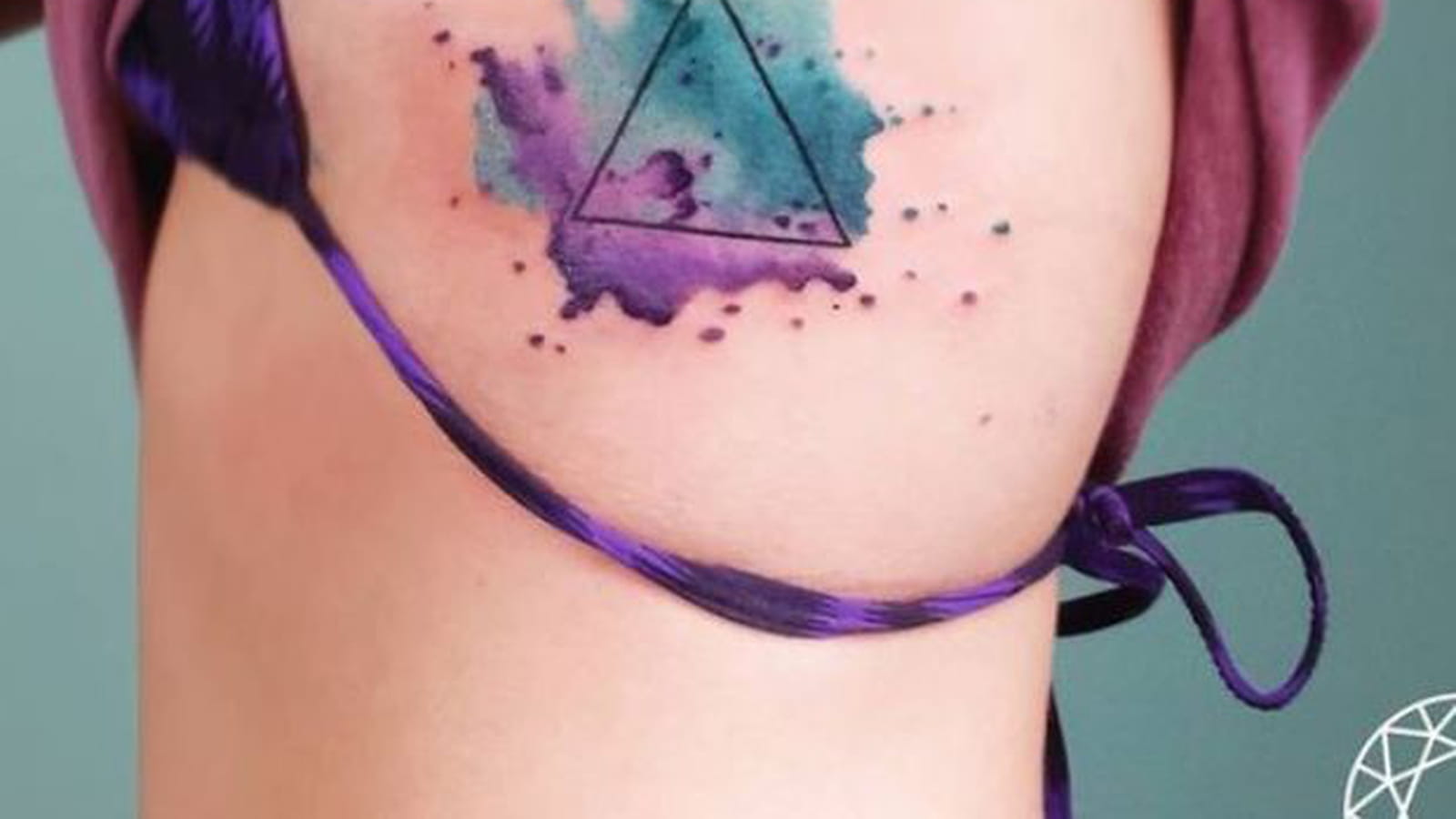 Triangle aquarelle sur le flanc