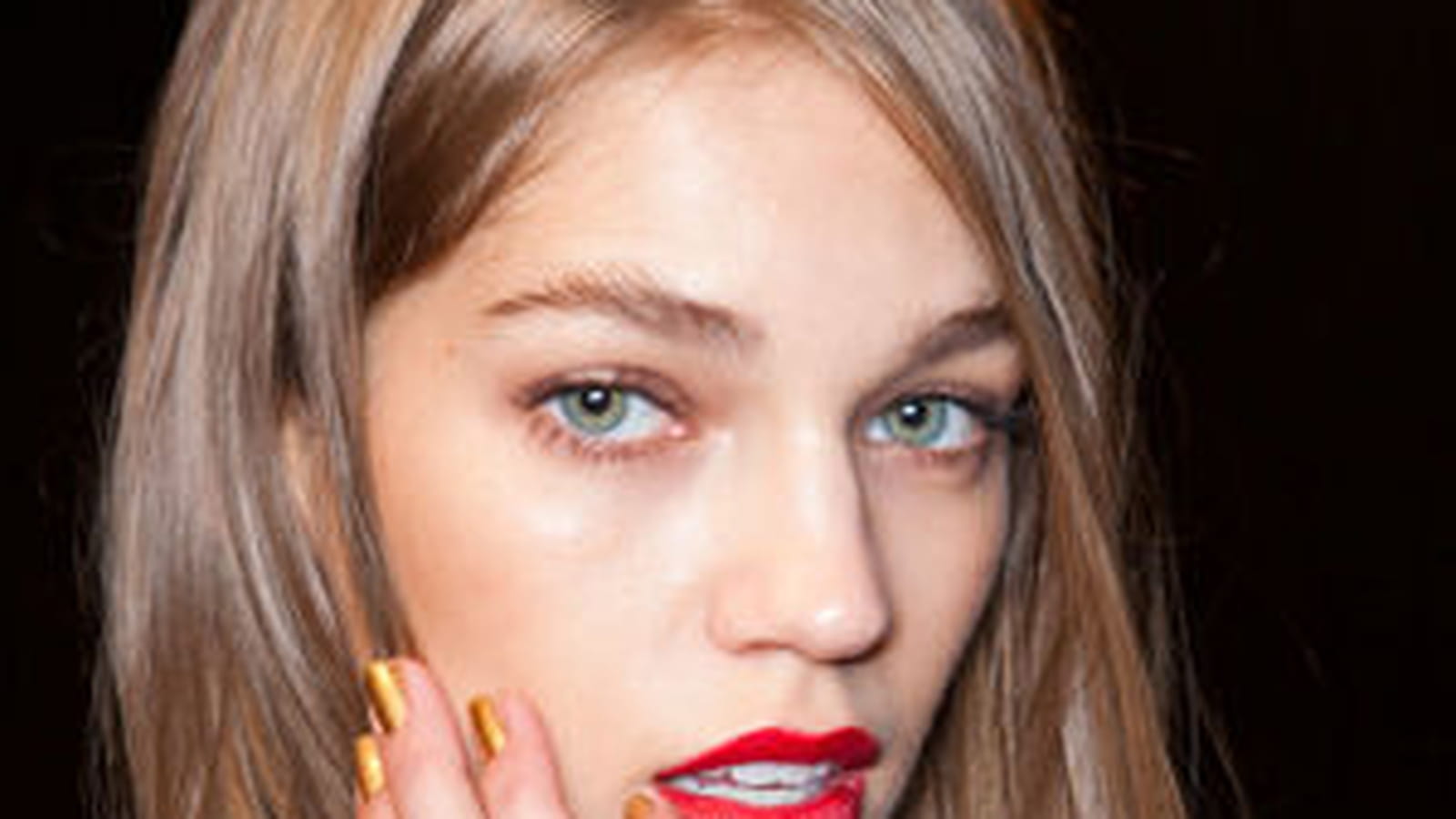 Le look beauté du défilé Carlos Miele