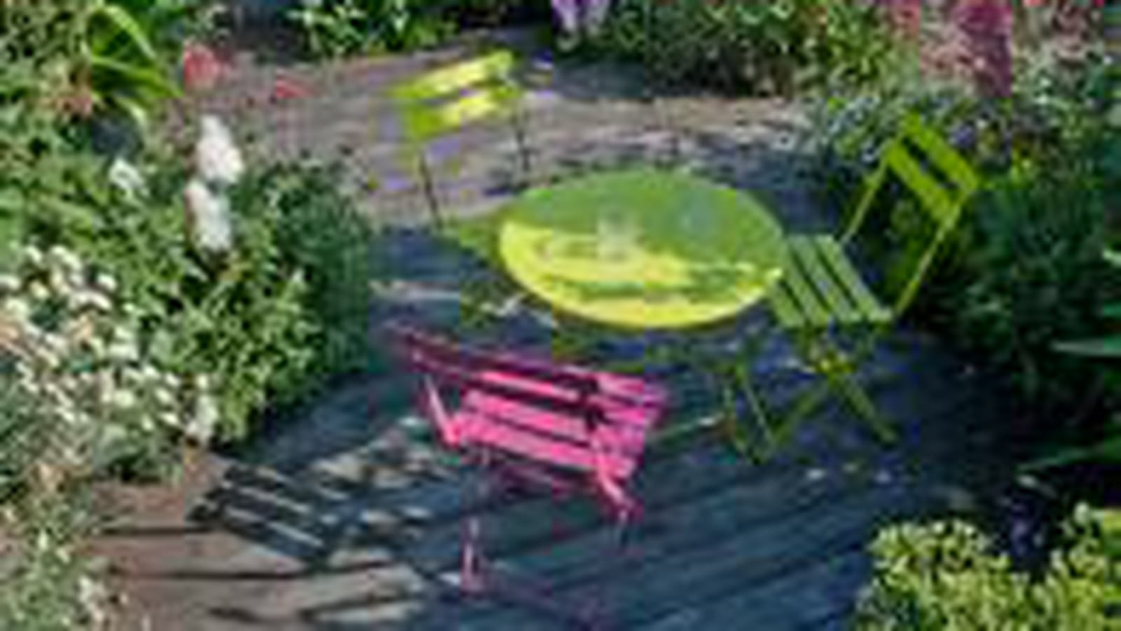 Mobilier de jardin coloré