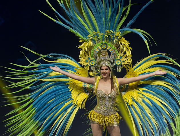 Kimberly Julsing, Miss Aruba, ensoleille la scène
