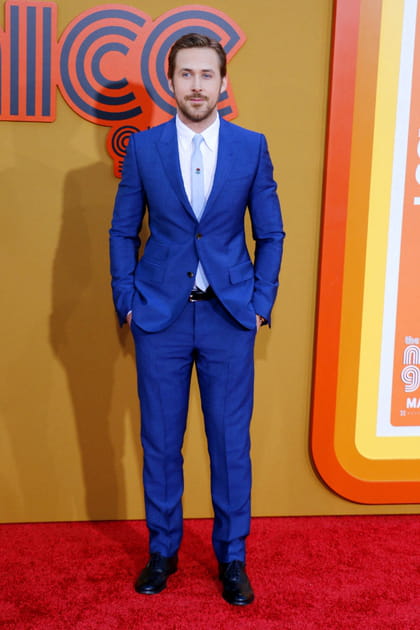 Ryan Gosling en costume bleu