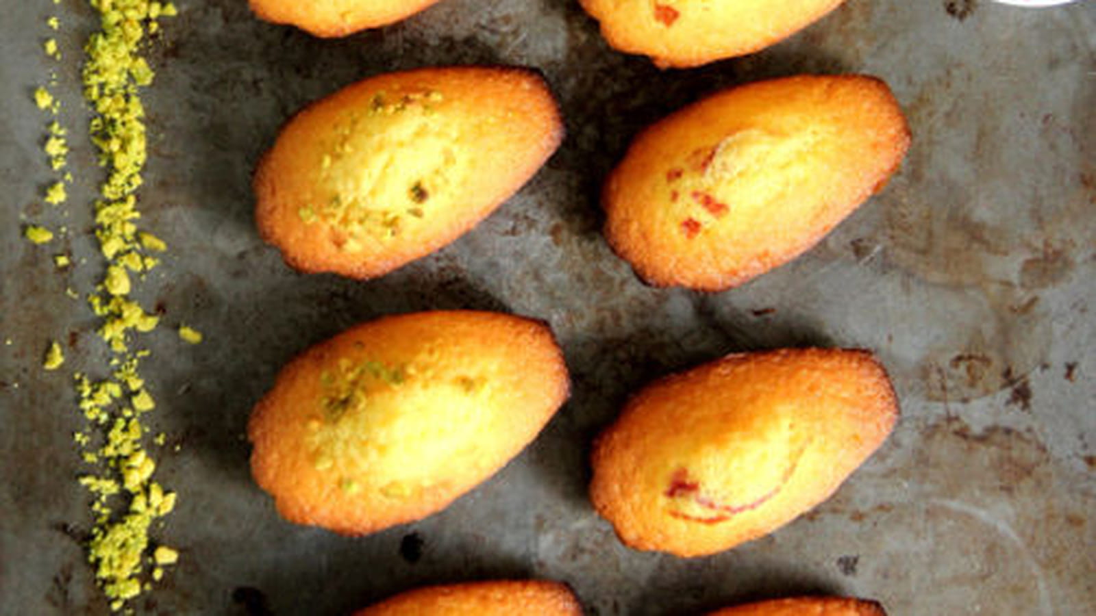 Madeleines framboise et pistache