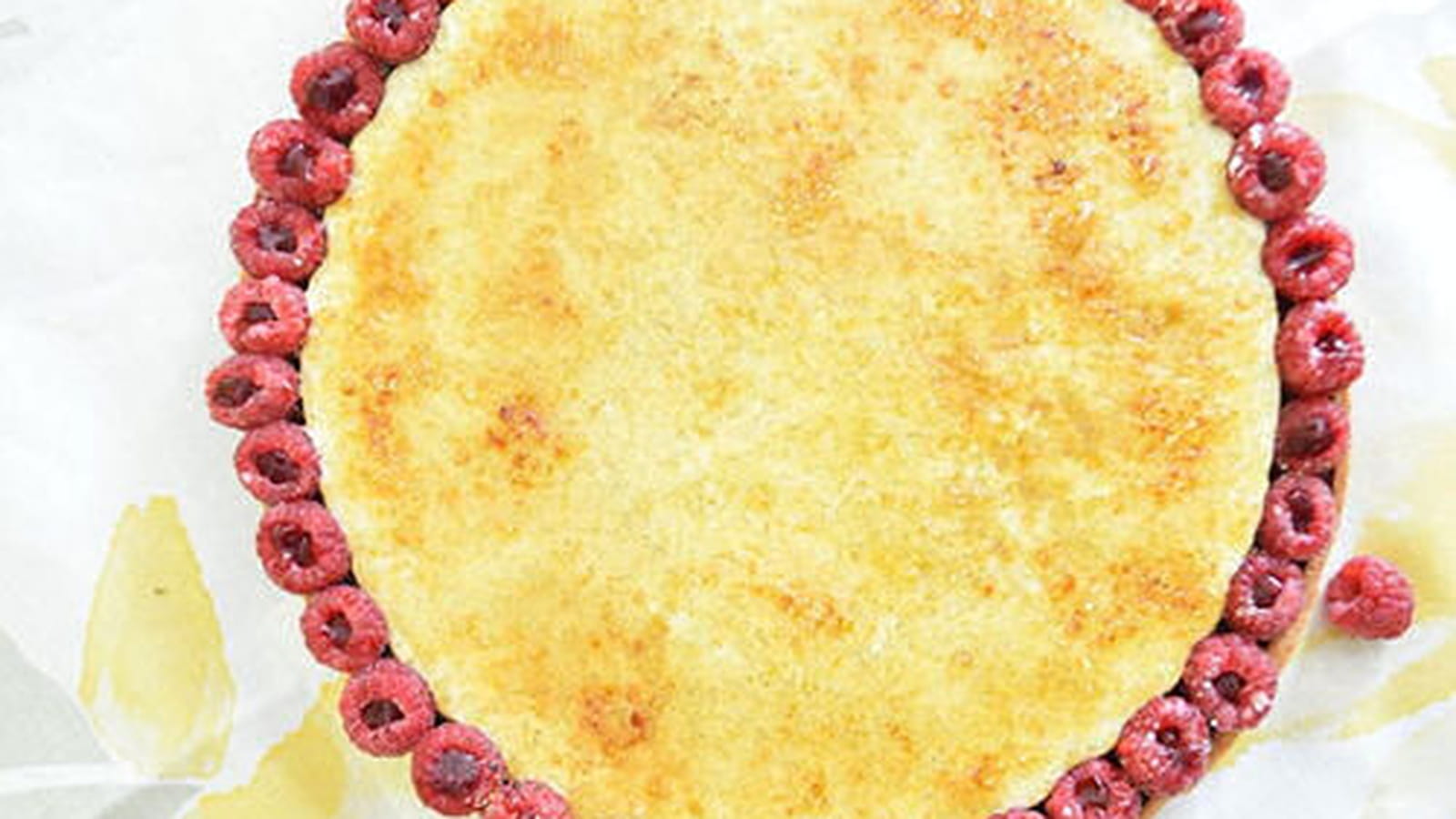 Tarte aux framboises et crème brûlée