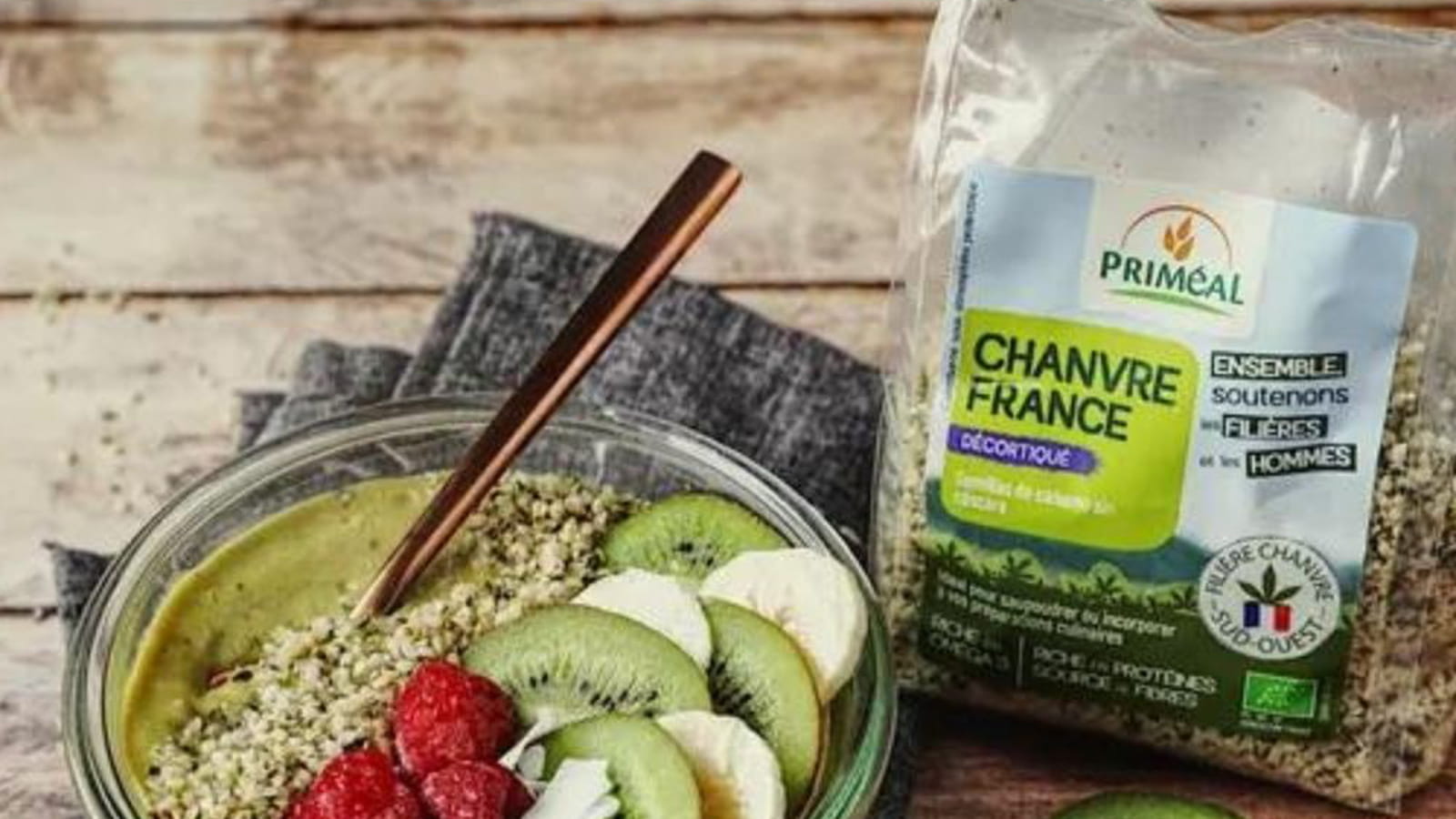 Smoothie bowl chanvre, kiwi et thé matcha