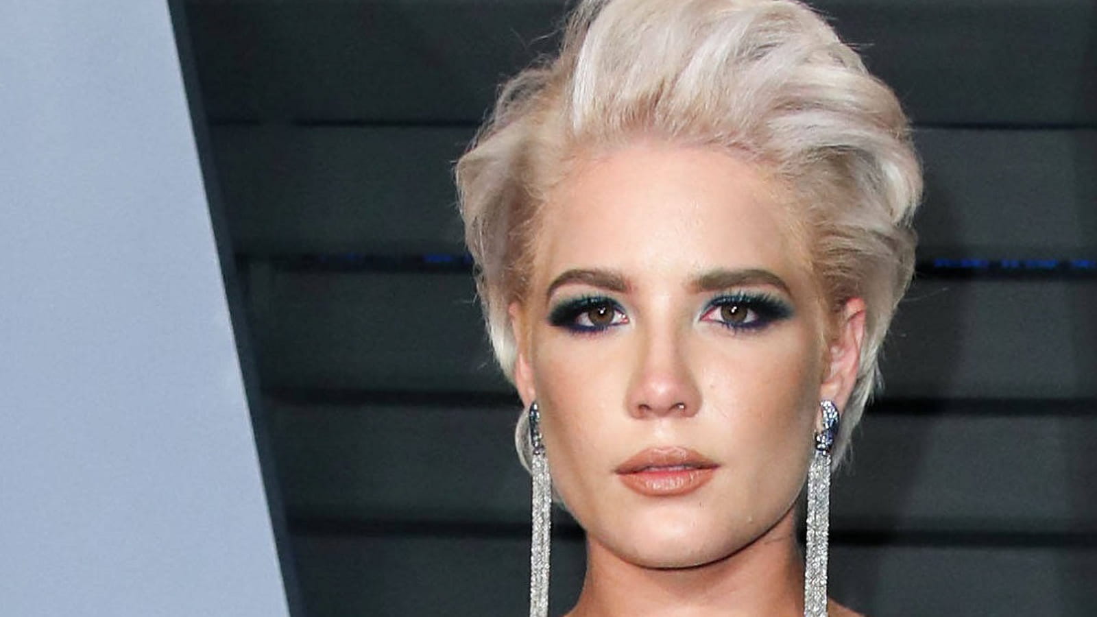 Halsey en blonde