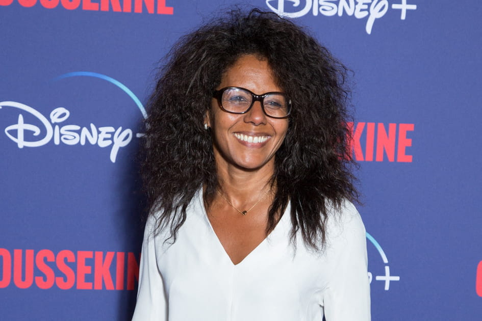 Les cheveux bruns fris&eacute;s d'Audrey Pulvar