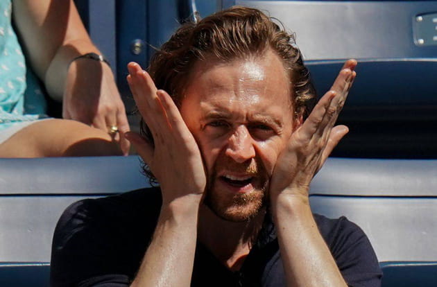 Tom Hiddleston se prend la t&ecirc;te