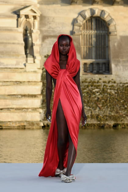 Look 73&nbsp;du d&eacute;fil&eacute; Valentino haute couture automne-hiver 2023-2024