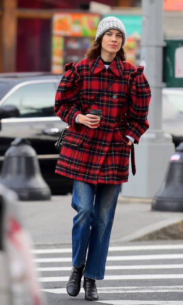 Alexa Chung en manteau plaid &agrave; carreaux