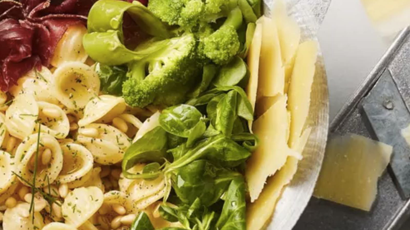 One pot pasta orechiette, brocolis et fromage Sbrinz