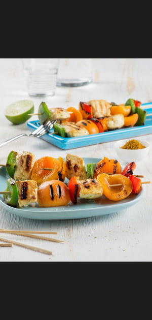 Brochettes de poulet aux poivrons et aux abricots marin&eacute;s au lait de coco