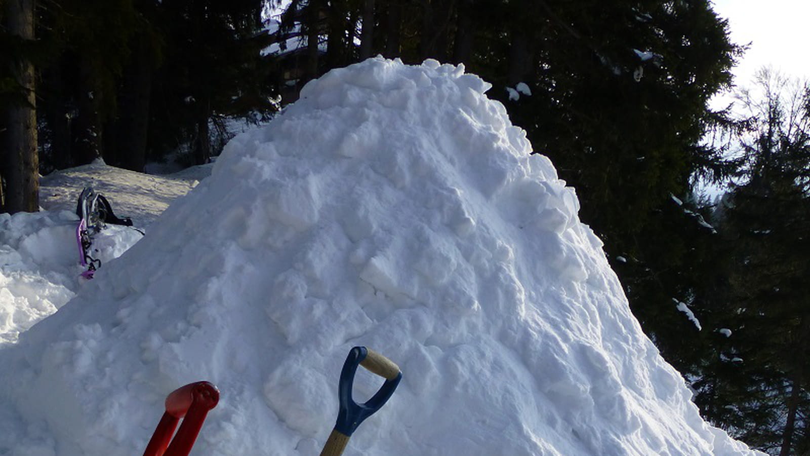 La construction d'un igloo