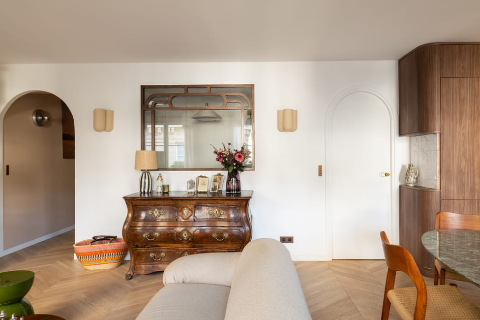 Apr&egrave;s&nbsp;: une autre vue du salon et sa commode familiale bien mise en valeur
