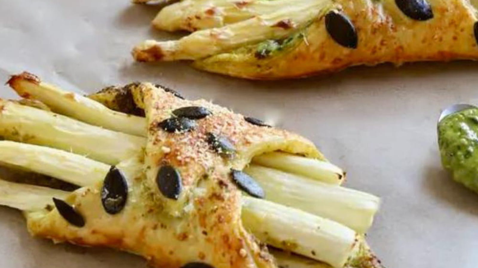 Feuilletés aux asperges françaises et au pesto de basilic