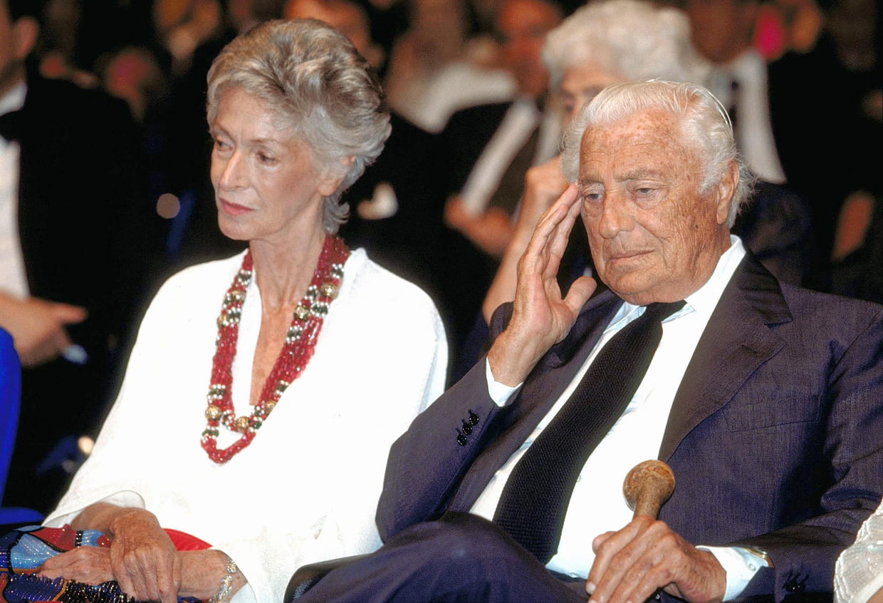 Marella Agnelli et Gianni Agnelli au centième anniversaire de l'entreprise Fiat Marella Agnelli et Gianni Agnelli au centième anniversaire de l'entreprise Fiat