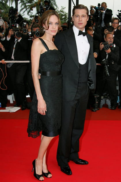 Angelina Jolie en robe noire en dentelle Balmain