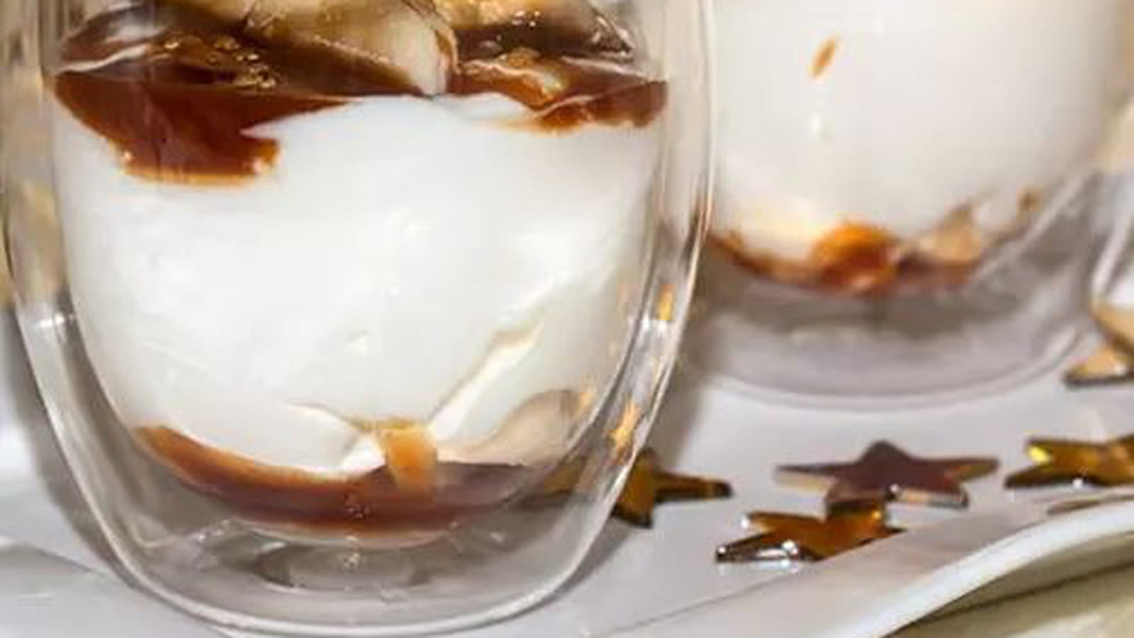 Verrines de mascarpone à la banane et au caramel