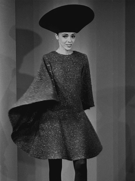 Silhouette d'un défilé Pierre Cardin