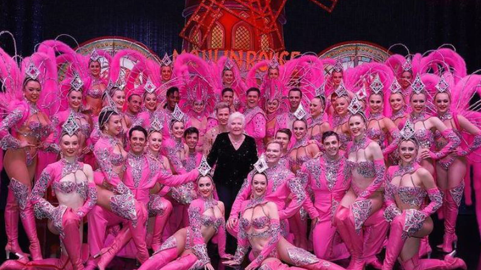 Line Renaud et les danseuses du Moulin rouge